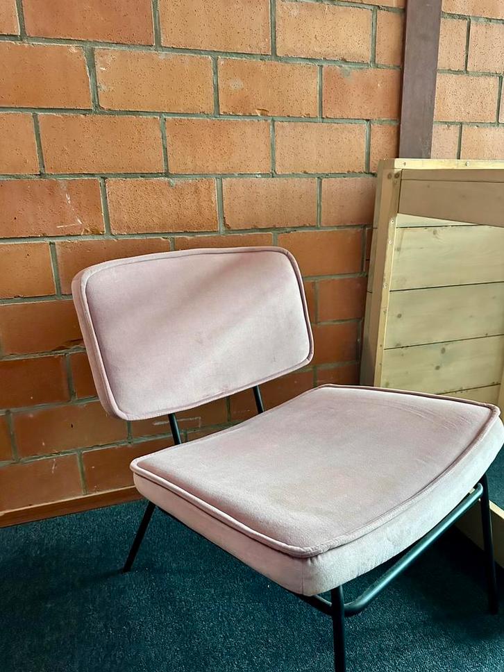 Mooie lichtroze fauteuile stoel van de Skyler Store, Huis en Inrichting, Stoelen, Gebruikt, Eén, Metaal, Overige kleuren, Ophalen