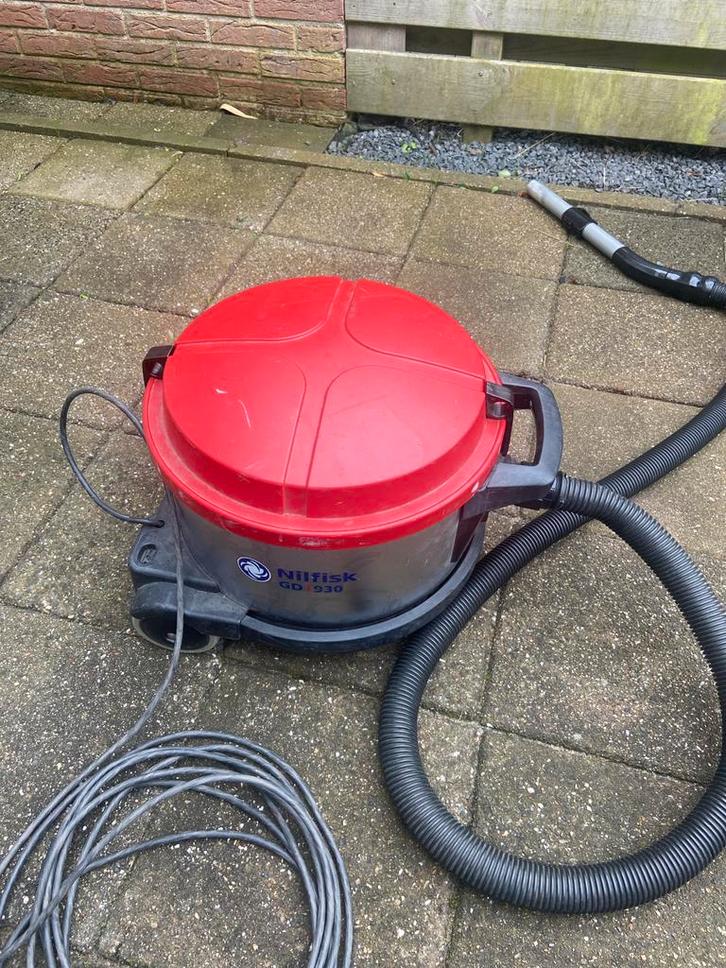 Nilfisk GD 930 Stofzuiger, Witgoed en Apparatuur, Stofzuigers, Gebruikt, Stofzuiger, Minder dan 1200 watt, Stofzak, Ophalen of Verzenden