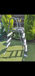 Zwembadtrap - Veilig en Stevig, Doe-het-zelf en Verbouw, Ladders en Trappen, Ophalen of Verzenden, Zo goed als nieuw, Trap, Minder dan 2 meter