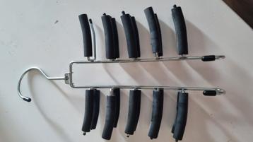 Stropdas hanger beschikbaar voor biedingen
