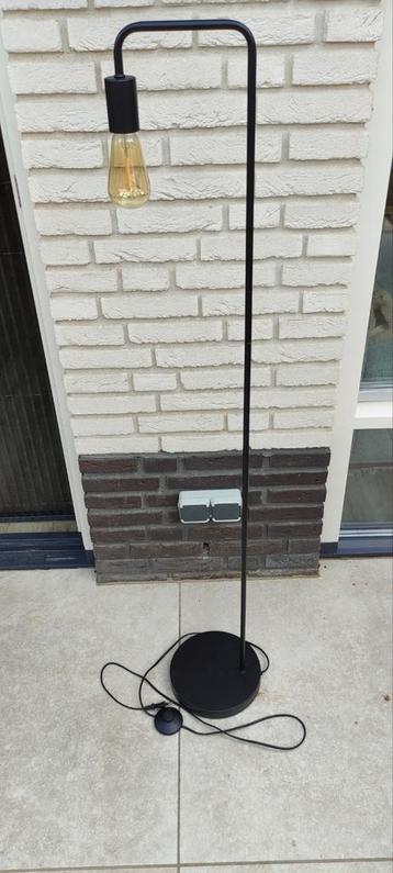 Vloerlamp, matzwart  beschikbaar voor biedingen