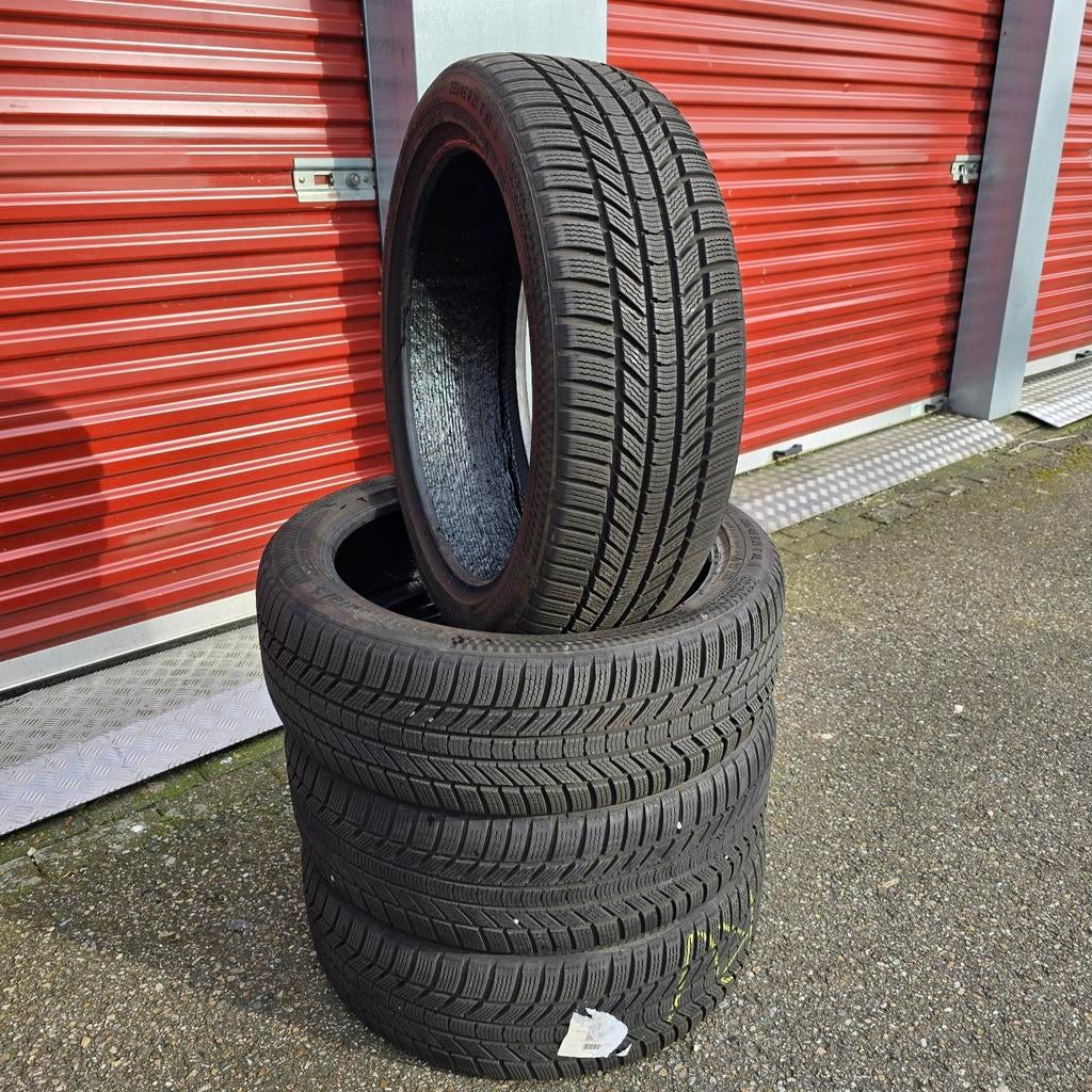 Demo Continental winterset 235-45-21 101T XL, Auto-onderdelen, Banden en Velgen, Band(en), Zomerbanden, 21 inch, 235 mm, Gebruikt