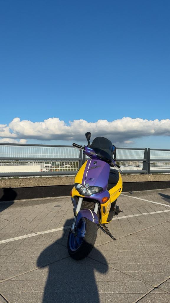 Gillera Runner 70cc DD €1800 gelijk ophalen, Fietsen en Brommers, Scooters | Piaggio, Zo goed als nieuw, Overige modellen, Maximaal 45 km/u