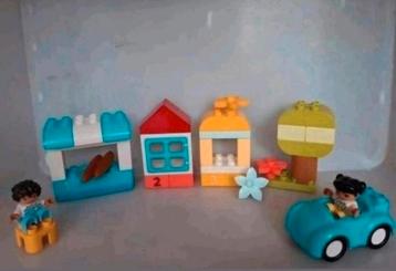 Duplo 10913. Winkelstraat. Dorp met huisjes en auto.  beschikbaar voor biedingen