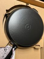 Nieuwe Staub Skillet 30 cm mat zwart in de doos geleverd, Huis en Inrichting, Keuken | Potten en Pannen, Gietijzer, Nieuw, Ophalen of Verzenden