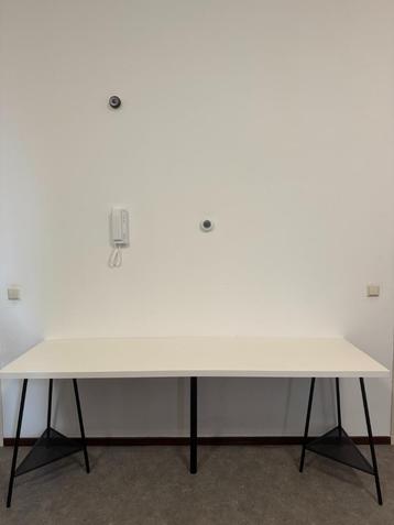 IKEA bureau LAGKAPTEN/TILLSLAG – wit blad, zwarte poten beschikbaar voor biedingen