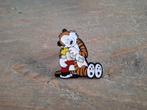 1 leuke pin van Casper en Hobbes te koop, Verzamelen, Speldjes, Pins en Buttons, Ophalen of Verzenden, Nieuw, Overige onderwerpen