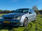 Mercedes-Benz E-Klasse 2.7 CDI E270 Sedan AUT 2004 Blauw, Auto's, Mercedes-Benz, Automaat, 1595 kg, 193 €/maand, Blauw