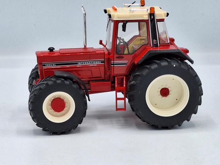 International 1455XL Verbouwd, Hobby en Vrije tijd, Modelauto's | 1:32, Nieuw, Tractor of Landbouw, Overige merken, Ophalen of Verzenden