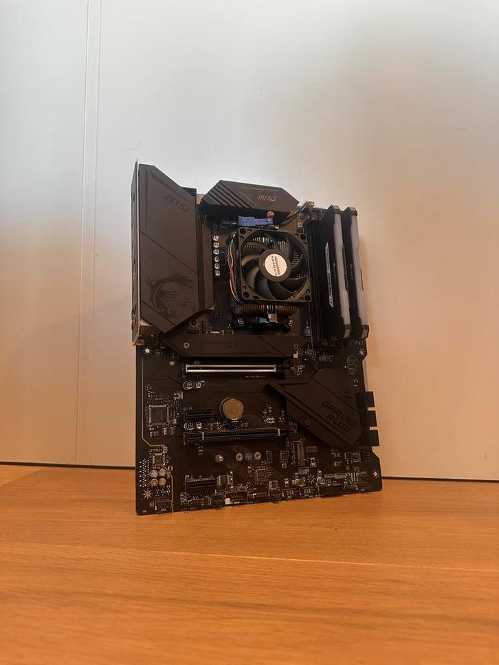 Ryzen 5 3600 + moederbord + rgb ram + cooler, Computers en Software, Moederborden, Zo goed als nieuw, AMD, DDR4, Ophalen of Verzenden