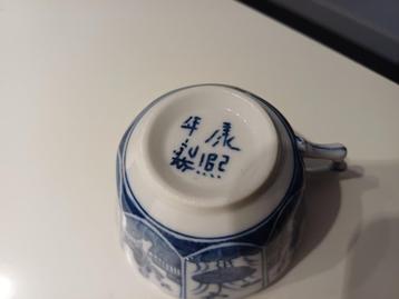 Antiek blauw wit lange lijs chinees kop en schotel gemerkt beschikbaar voor biedingen