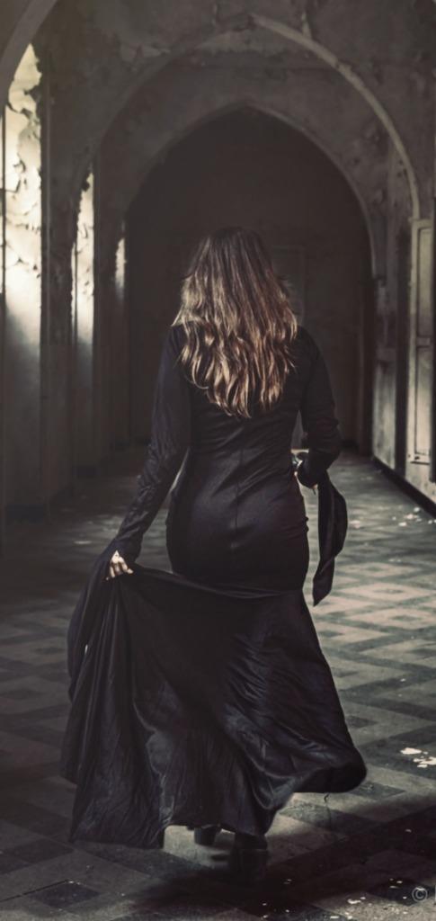 Morticia Addams type dress - size M, Hobby en Vrije tijd, Kostuums, Theaterbenodigdheden en LARP, Zo goed als nieuw, Pak of Jurk