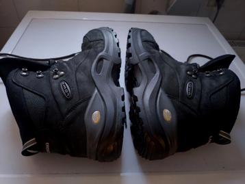 Hoge zwarte  Lowa Strato 2 Mid Ws wandelschoenen maat 41  beschikbaar voor biedingen