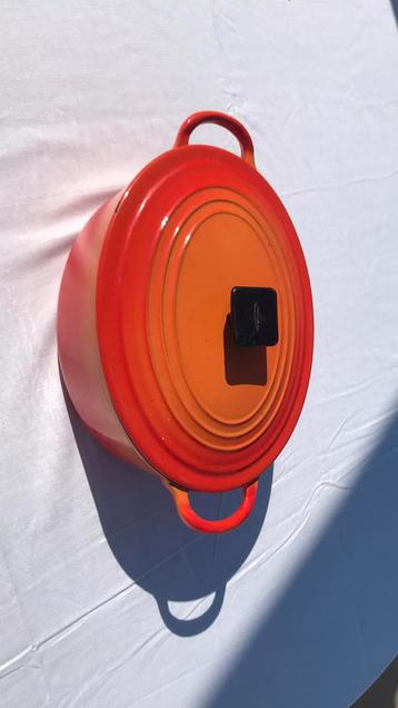 Le creuset pan beschikbaar voor biedingen