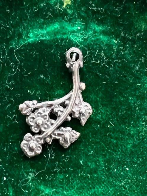 vintage zilveren hangertje bloemtak met blad en bloemen, Sieraden, Tassen en Uiterlijk, Kettinghangers, Zo goed als nieuw, Zilver