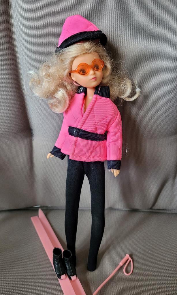 Vintage Barbie / Daisy Mary Quant + ski set / St Moritz  70s, Verzamelen, Poppen, Gebruikt, Kleertjes, Ophalen of Verzenden