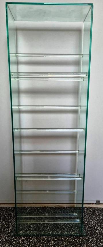 dvd rek van gehard glas beschikbaar voor biedingen