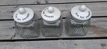 3 glazen voorraadpotten, met keramisch deksel.15x15x23cm. beschikbaar voor biedingen