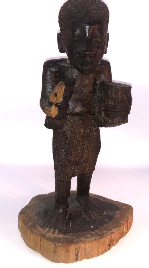Houten beeld Afrikaanse man met vis en mand, Antiek en Kunst, Kunst | Beelden en Houtsnijwerken, Ophalen of Verzenden