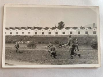 Foto duitse militairen in actie. beschikbaar voor biedingen