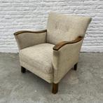 Vintage fauteuil - houten armleuningen - ecru bouclé stof, Huis en Inrichting, Ophalen