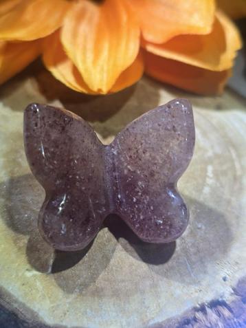 Aardbeienkwarts vlinder (3x3cm) beschikbaar voor biedingen