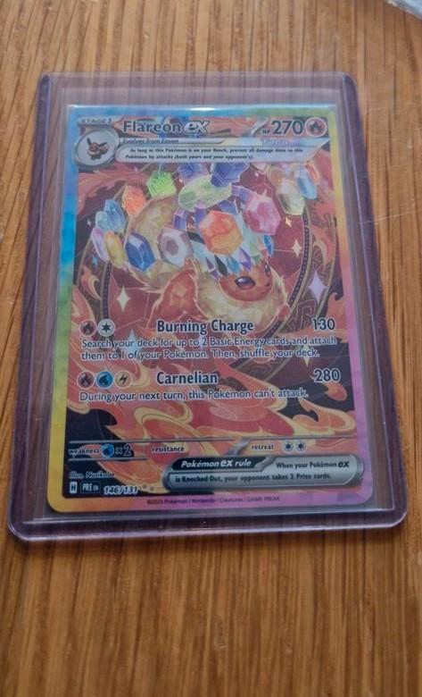 Flareon 146/131 Prismatic Evolutions, Hobby en Vrije tijd, Verzamelkaartspellen | Pokémon, Nieuw, Losse kaart, Ophalen of Verzenden