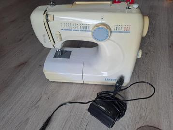 Naaimachine beschikbaar voor biedingen