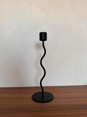 Zwarte Metalen Kandelaar - Cooee Design Curved 23 cm beschikbaar voor biedingen