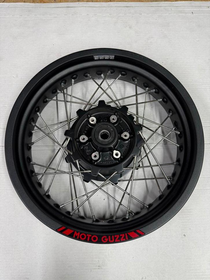 Moto Guzzi V85 TT Achterwiel Artnr. 2B004430, Motoren, Tuning en Styling, Ophalen