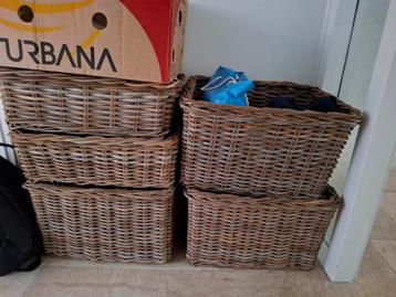 Rotan manden  beschikbaar voor biedingen