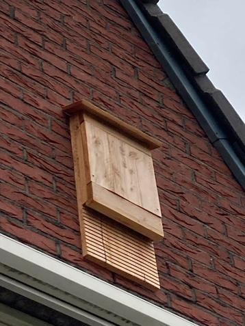 Vleermuis kast beschikbaar voor biedingen