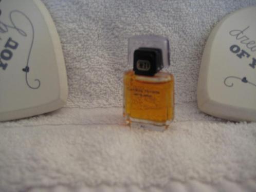 parfumminiatuur carolina herrera, Verzamelen, Parfumverzamelingen, Zo goed als nieuw, Miniatuur, Gevuld, Ophalen