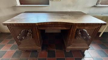 Antiek, mooi bewerkt bureau. Ca. 80 x 160, 25€ beschikbaar voor biedingen