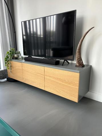 Hoogglans / eiken tv meubel - Bert Plantagie beschikbaar voor biedingen