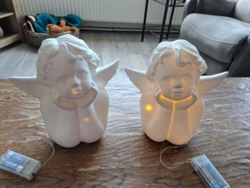 Verlichte  stenen engelen  23 cm beschikbaar voor biedingen