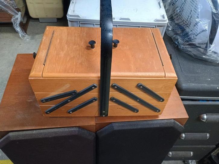 Vintage naaibox, Hobby en Vrije tijd, Naaimachines en Toebehoren, Gebruikt, Naaimachine, Overige merken, Ophalen of Verzenden
