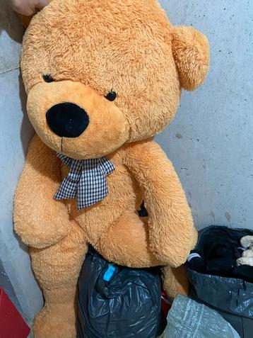 Zak vol knuffels beschikbaar voor biedingen