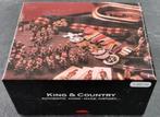 King & Country LAH139 WWII Marching Flagbearer, Ophalen of Verzenden, Zo goed als nieuw, Groter dan 1:35, Figuur of Figuren