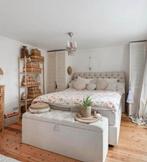 Tweepersoons boxspring van swiss sense met opbergpoef, Ophalen, Zo goed als nieuw