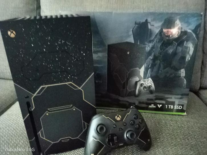 Xbox Series X Halo Infinite Limited Edition, Spelcomputers en Games, Spelcomputers | Xbox One, Zo goed als nieuw, 1 TB, Met 1 controller
