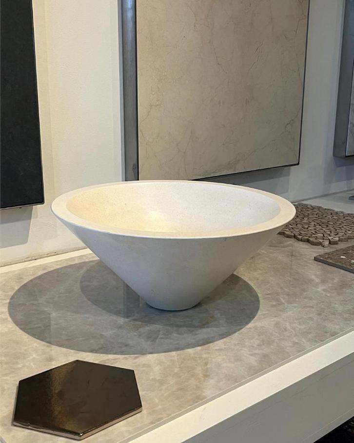 Natuursteen wasbak beige, Doe-het-zelf en Verbouw, Sanitair, Nieuw, Wastafel, Steen, Ophalen