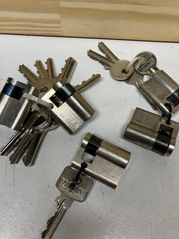 Cylinder-sloten  (5X halve) beschikbaar voor biedingen