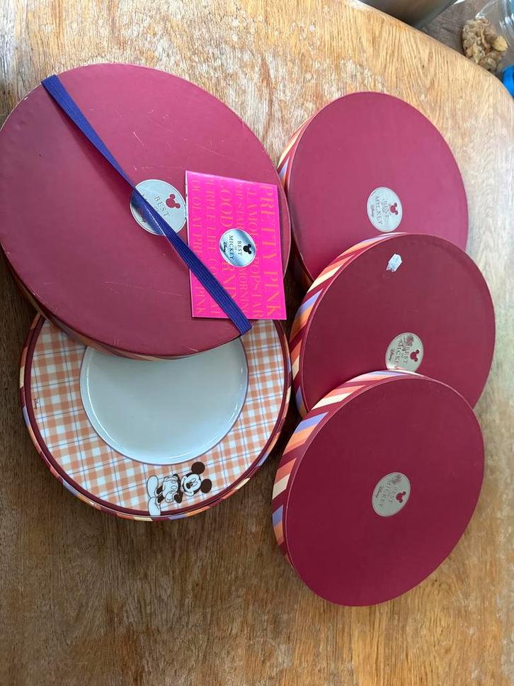 Disney best of Mickey cocolat borden- Nieuw in Doos!, Verzamelen, Disney, Nieuw, Servies, Mickey Mouse, Ophalen of Verzenden