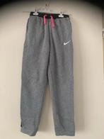 Nike Joggingbroek Maat 147, Ophalen of Verzenden, Zo goed als nieuw, Jongen of Meisje, Broek