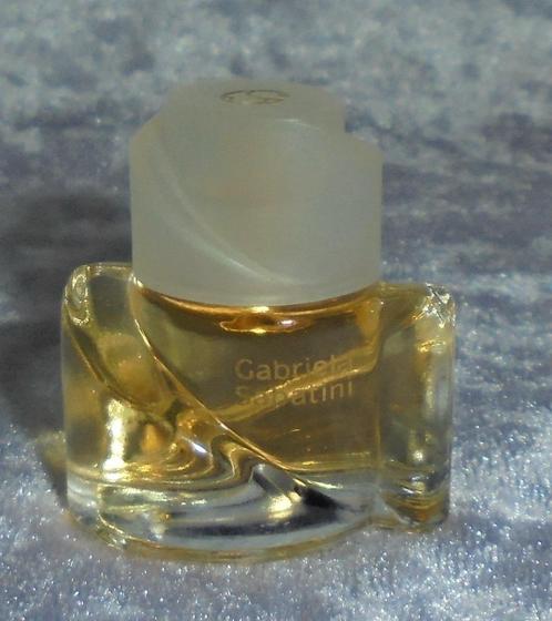 Volle parfum mini - Gabriela sabatini, Verzamelen, Parfumverzamelingen, Zo goed als nieuw, Miniatuur, Gevuld, Ophalen of Verzenden