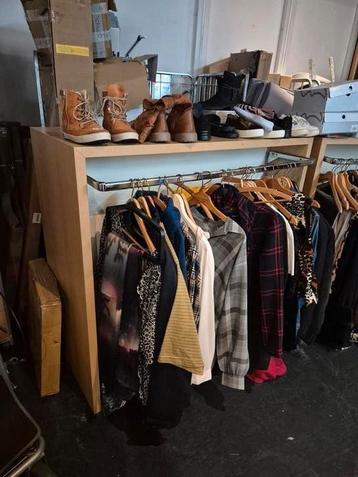 kledingrekken 2 stuks beschikbaar voor biedingen