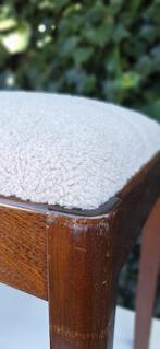 Vintage voetenbankje met nieuwe teddy stoffering, krukje, Gebruikt, Vintage, Ophalen of Verzenden, Nvt