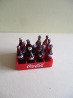 poppenhuis kratje met cola flesjes kunststof, Ophalen of Verzenden, Zo goed als nieuw, Decoratie