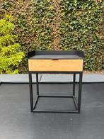 Kast metaal / massief hout, Huis en Inrichting, Slaapkamer | Nachtkastjes, Ophalen, Zo goed als nieuw, Hout, Minder dan 45 cm